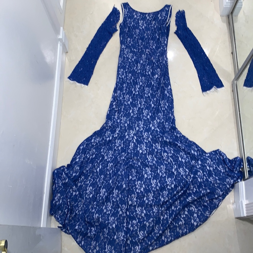 Lace Mermaid style gown size 4 Diane Von Furstenbetg with attachable sleeves